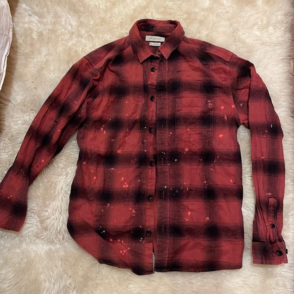 Men’s size small flannel shirt by standard cloth.